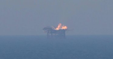 Титанічні зусилля: з'явилися кадри звільнення газовидобувних веж біля Зміїного (відео)