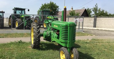 На Волині з'явився рідкісний 80-річний американський трактор John Deere (відео)