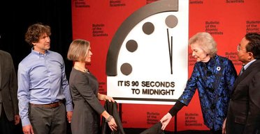 Из-за войны в Украине и ядерной угрозы: "Часы Судного дня" показали 90 секунд до катастрофы
