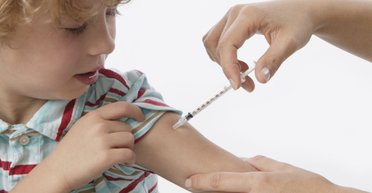 Без панацеи. Когда в Украине появятся бесплатные вакцины для детей