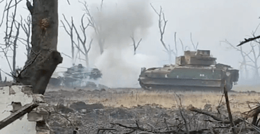 Полная аннигиляция: украинский M2 Bradley расстрелял российскую БМП-2 (видео)