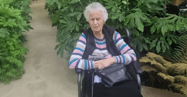 Помилилися будинком: лікарі залишили літню жінку в чужому ліжку (фото)