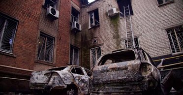 Масований обстріл Дніпра: у місті пошкоджені будинки, є тяжкі постраждалі (фото)