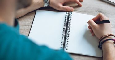 Єдина дитина в сім'ї намалювала "близнюка": через роки матір розкрила правду