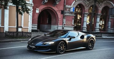 В Киеве заметили сверхмощный 830-сильный суперкар Ferrari за $340 000 (фото)