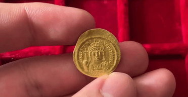 Нашли уникальный клад: археологи раскопали золотые монеты византийского императора (фото)