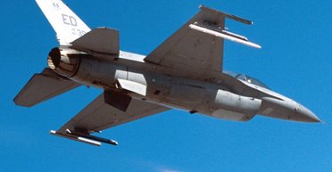F-16 виграв першу повітряну дуель: експерти розповіли про ракету, що уразила Су-34