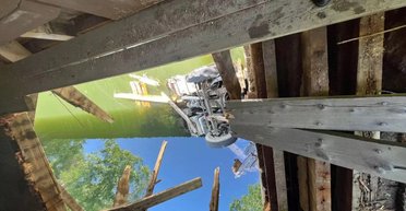 Американец на перегруженном самосвале разрушил старинный мост (видео)