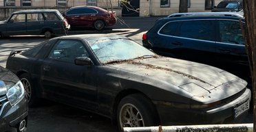 Звезда 80-х: в Украине обнаружили заброшенным культовый спорткар Toyota (фото)