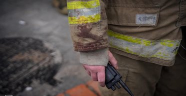 Герой без оружия: в больнице после удара по Одессе скончался еще один сотрудник ГСЧС (фото)