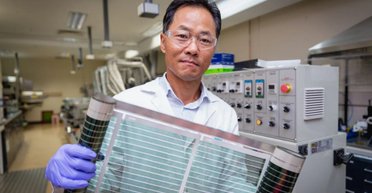 Солнечные батареи стали прозрачными и гибкими: применить можно где угодно (фото)