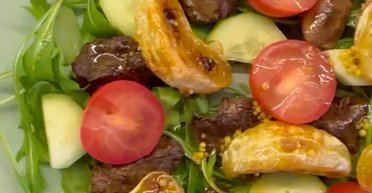 Хіт новорічного столу: рецепт салату з печінкою та карамелізованими апельсинами