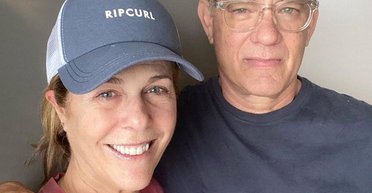 "Это странные времена". Как звезды и политики борются с коронавирусом