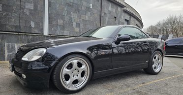 Капсула времени из 90-х: в Украине обнаружили уникальный спорткар Mercedes Brabus (фото)