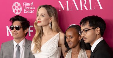 Анджеліна Джолі вивела на червону доріжку трьох дітей (фото)