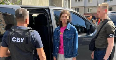 Переправляла мужчин через границу: экс-сотруднице Волынской ОГА вручено подозрение (фото)