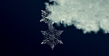 Чудеса зимової природи. У Китаї — потрійне сонце, в Україні — крижані квіти