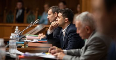 Зеленский выложил кадры на стол. Президент требует увольнения генпрокурора и назначения главы МИДа