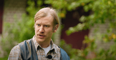 "Мені просто подобається": Дорн ходить без одягу перед дітьми, а дружина свариться