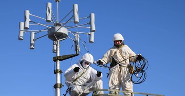 Оккупанты нашли новый способ применения РЭБ: что они прячут на крышах домов (фото)