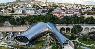 "Потворна споруда": влада Грузії дозволила знести знамениті "глечики" Ріке в Тбілісі (фото)