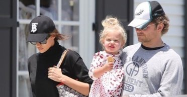 Єдина донька Бредлі Купера: як зараз виглядає семирічна Лея (фото)