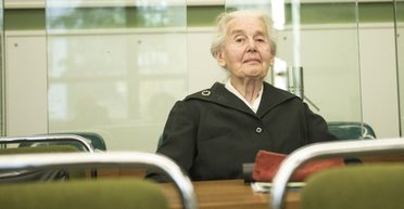В Германии умерла "бабушка-нацистка", которая четыре раз попадала в тюрьму за отрицание Холокоста