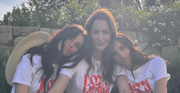 Меган Маркл зʼявилася у футболці за 60 доларів (фото)