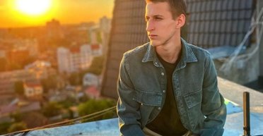 Депутат міськради на Львівщині та син нардепки від СН виїхав з України і склав повноваження