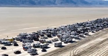 Дорогу відкрито: учасники фестивалю Burning Man змогли вибратися з пастки (відео)