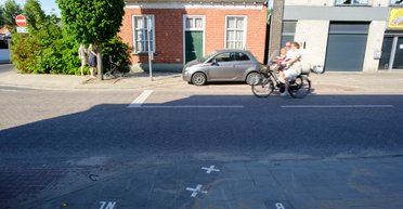 На границе государств: блогер показал, как выглядит "необычная" граница между странами (видео)