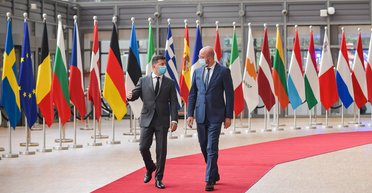 Ставка на дядю Джо. Сумел ли Зеленский добиться большего в отношениях с США, чем Порошенко