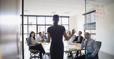 Страх общения. Как перестать зависеть от общественного мнения и начать раскрывать свои таланты