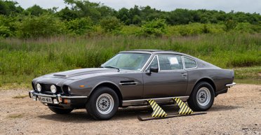 На аукционе продадут необычное авто Джеймса Бонда с лыжами и реактивным двигателем (видео)