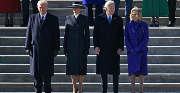 Разбор модных образов супругов Трамп на инаугурации: шляпка Мелании и классика от Дональда