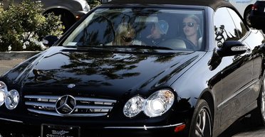 Любимец папарацци: на продажу выставили скандально известное авто Бритни Спирс (видео)