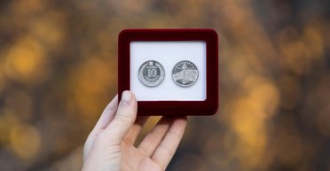 До річниці визволення Херсонщини: НБУ ввів в обіг нову монету (фото)