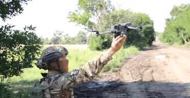 Многозадачные воины: как авиатехники НГУ применяют дроны во время контрнаступления (видео)