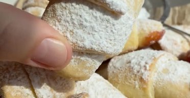 Рогалики на сметані: готуємо смачну випічку без дріжджів