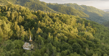 В лесах Трансильвании: блогеры показали, как выглядит самое изолированное село в мире (фото, видео)