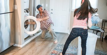 Що ніколи не можна робити з пральною машиною: поради бувалих майстрів