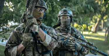 Відчув сильний удар: весільна обручка під час бою врятувала життя спецпризначенцю ССО (фото)