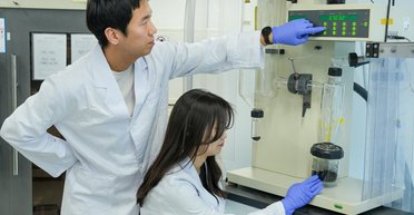 Батареи смогут работать дольше благодаря обычному кофе: что сделали ученые (фото)