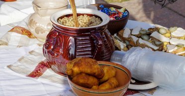 Ячмінь та вода: як на Житомирщині готували кутю за стародавнім рецептом (фоторепортаж)