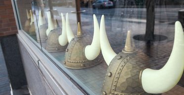 Перевернутый крест или молот Тора: в Германии нашли необычный клад викингов (фото)