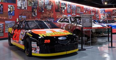 На продажу выставили огромную коллекцию гоночных американских авто (фото)