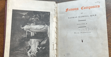 "Стала артефактом": у бібліотеку повернули книгу, яку взяли понад 100 років тому (фото)