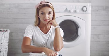 "Бермудский треугольник": девушка выяснила, куда исчезают носки из стиральной машины (видео)