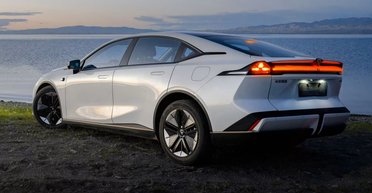 Недорогой электромобиль Mazda впервые заметили на дорогах (фото)