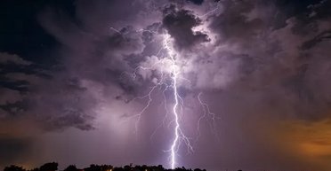 Гніздо блискавок: в Україні є унікальна ділянка, яку обходять стороною в грозу (відео)